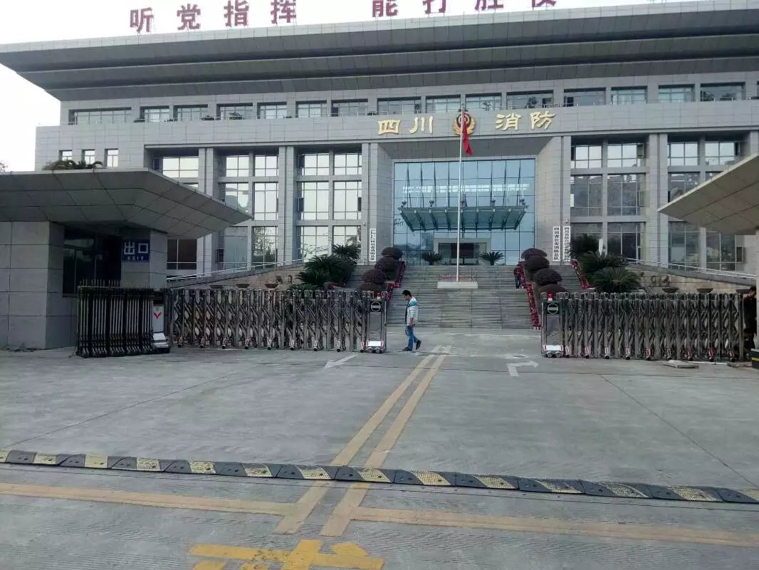 常德鼎城区常德鼎城区四川消防总队伸缩门
